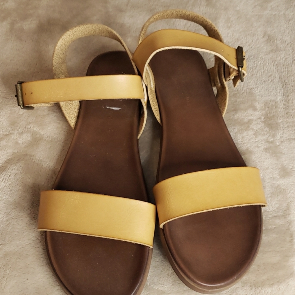 Rock and Candy leather sandels!